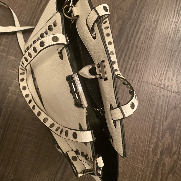 STUDDED HANDBAG 👜 NWOT 🏷️ - Picture 3 of 5